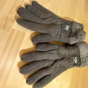 Women’s Gray Ugg Winter Gloves